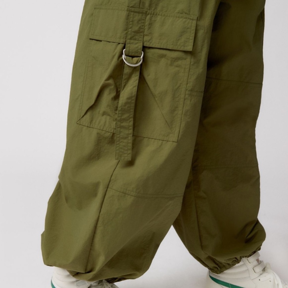 urban outfitters jana nylon balloon cargo pant - Picture 8 of 9